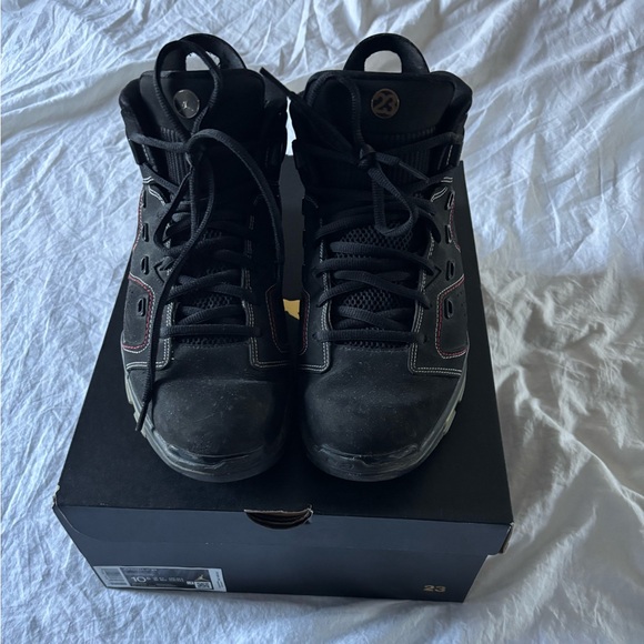 Used Jordan shoes - Picture 2 of 2